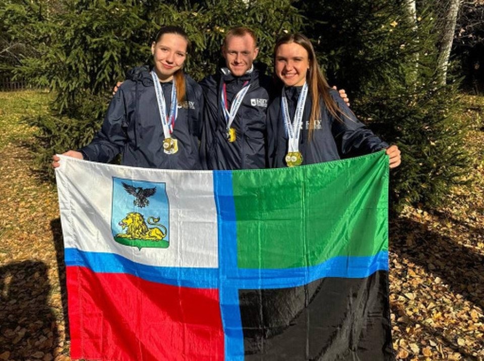    Тренирует наших атлетов Алексей Жильцов. пресс-служба губернатора и правительства Белгородской области