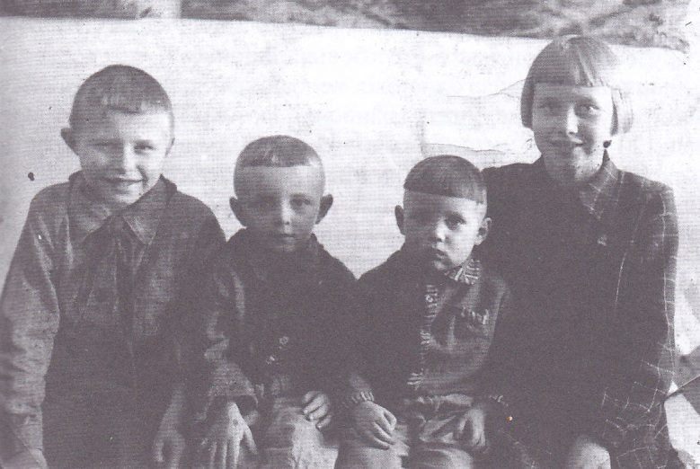 Юрий, Валера, Миша и Нелли Грушины