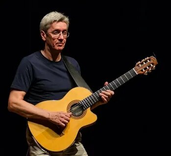 Константин уже не тот тонкий и звонкий юноша, но по-прежнему умеет играть на струнах наших душ