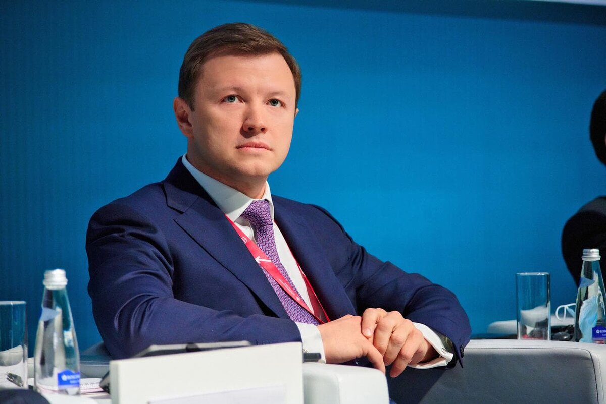    Заместитель мэра Москвы по вопросам градостроительной политики и строительства Владимир Ефимов. Комплекс градостроительной политики и строительства города Москвы