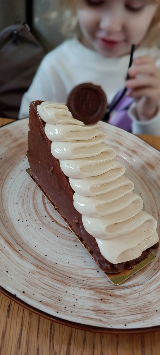 Примерно как это , хотя это не с Авито, а с кондитерской в Щелково. Фото автора 