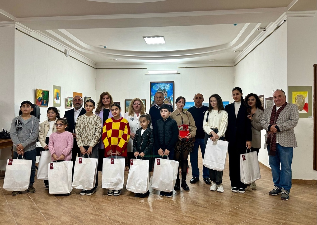 Участники и организаторы выставки "Под южным солнцем"