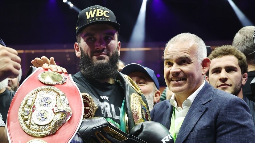     Абсолютный чемпион мира по боксу в полутяжёлом весе Артур Бетербиев Gettyimages.ru Richard Pelham / Stringer