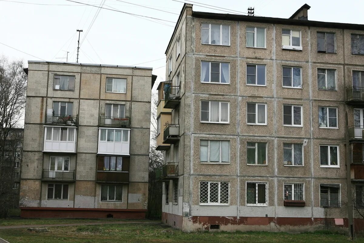 Я родом из маленького городка с населением 39 тысяч человек, который почти полностью застроен хрущевками. В одной из них и живет сейчас моя мама