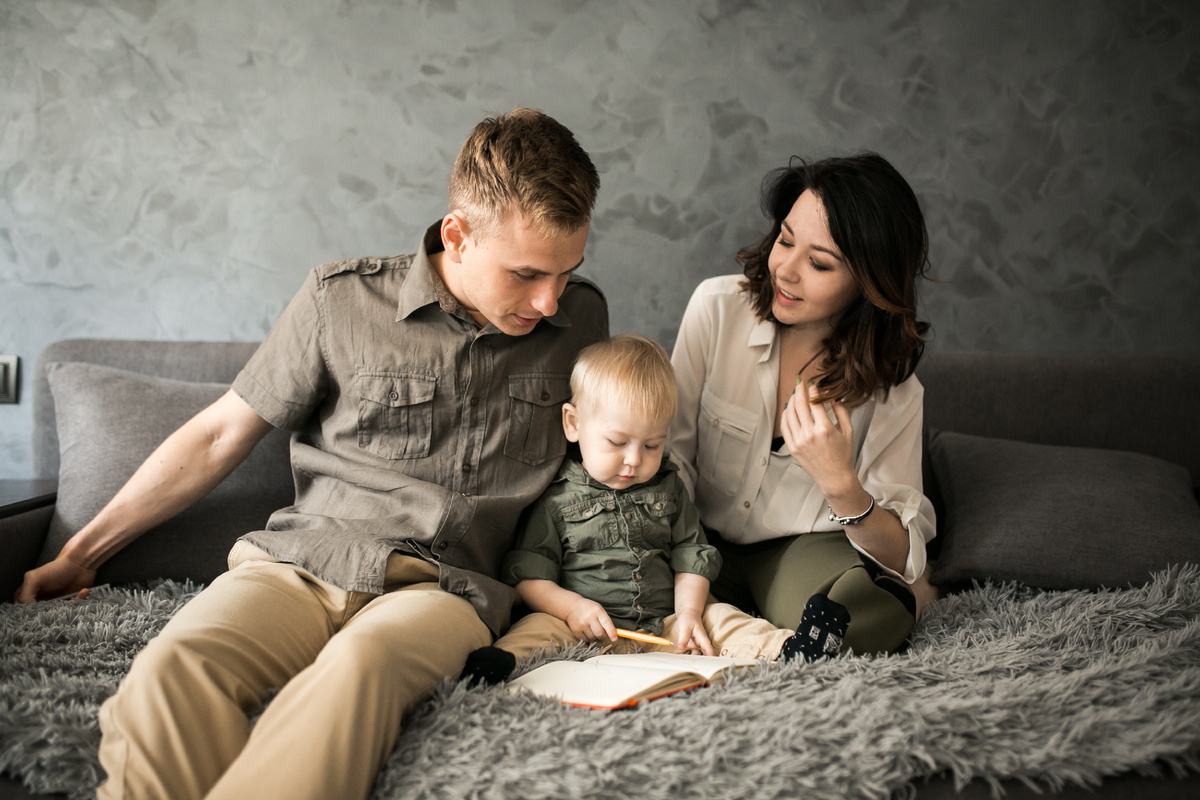 Следует помнить, что хорошая, поддерживающая атмосфера внутри семьи, здоровье отношения между близкими - все это может позволить ребенку быть менее восприимчивым к травматизации. Фото: www.freepik.com