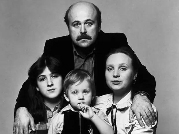 Евгения Глушенко и Александр Калягин с детьми
