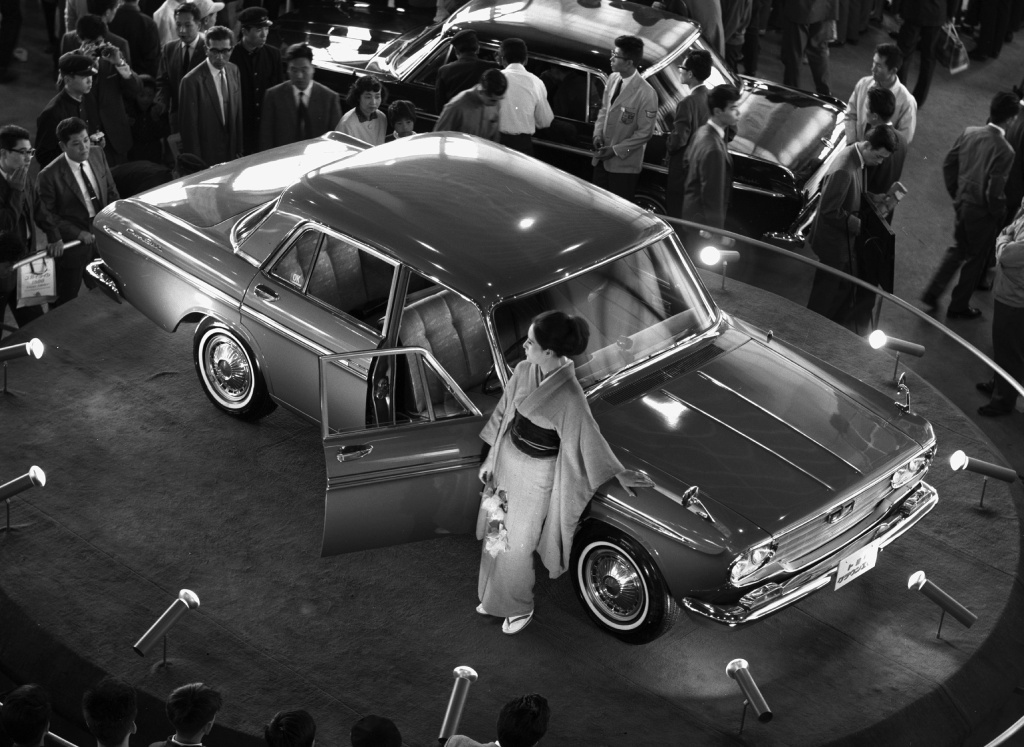 Toyota Crown Eight во время презентации на Токийском автосалоне 1963г. 