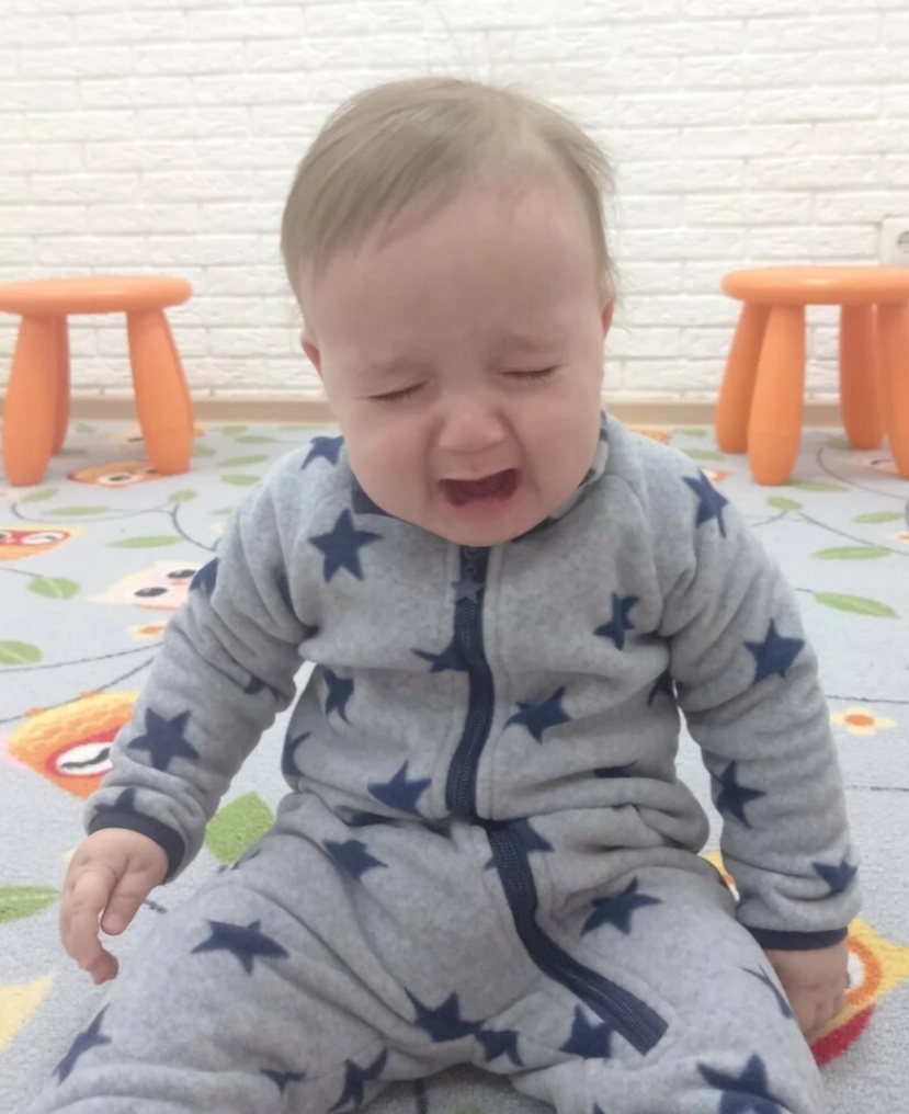 

Это способ избавиться от лишнего напряжения и возможности распознать границы дозволенного!
Самые яркие и частые истерики происходят у детей 3х лет, так как они переживают первый кризис.

Как же родителям бороться с этим непростым состоянием ??

Правило 1 - Быть готовым 
Поводов истерить у ребенка всегда много.
Чтобы помочь малышу справиться с чувствами , необходимо определить причину !

Самые популярные:
✓запреты и отказы
✓недостаток внимания
✓переутомление
✓физический дискомфорт 
✓подражание

Правило 2 - Запомнить 4 НЕ
✓НЕ потакать
✓НЕ стыдить
✓НЕ игнорить 
✓НЕ отказывать 
Иначе, истерика начнет усиливаться и ребенку вообще будет трудно выйти из этого состояния.

Правило 3 - Предотвращение
Если Вы видите, что у малыша вот вот начнется истерика, то действуйте рекомендации:
✓Установите контакт, обнимите, поцелуйте
✓Спокойно и уверенно поговорите
✓Переключите внимание малыша
Главное, оставаться спокойными самим, не кричать, не переходить в злость на него.

Правило 4 - Если контроль потерян
Если все такие не успели предотвратить всплеск эмоций, то разрешите ему это пережить !
Ругать и тем более, успокаивать в этот момент обострения - бесполезно !! ((

Правило 5 - Поддержка организма 
Любой кризис это нервное напряжение и излишняя возбудимость , которая бьёт по психике человека . В данном случае и по ребенку и по родителям, особенно по мамочкам, которые целыми днями находятся с малышом.
И здесь, просто необходимо, поддерживать свой организм и детский витаминами и минералами! 
Магний, глицин, омега - просто необходимы !!!
 
За более подробной информацией переходите в мой телеграм канал
https://t.me/logosovet
Запись на консультацию в л/с.
Всегда рада помочь!!!


