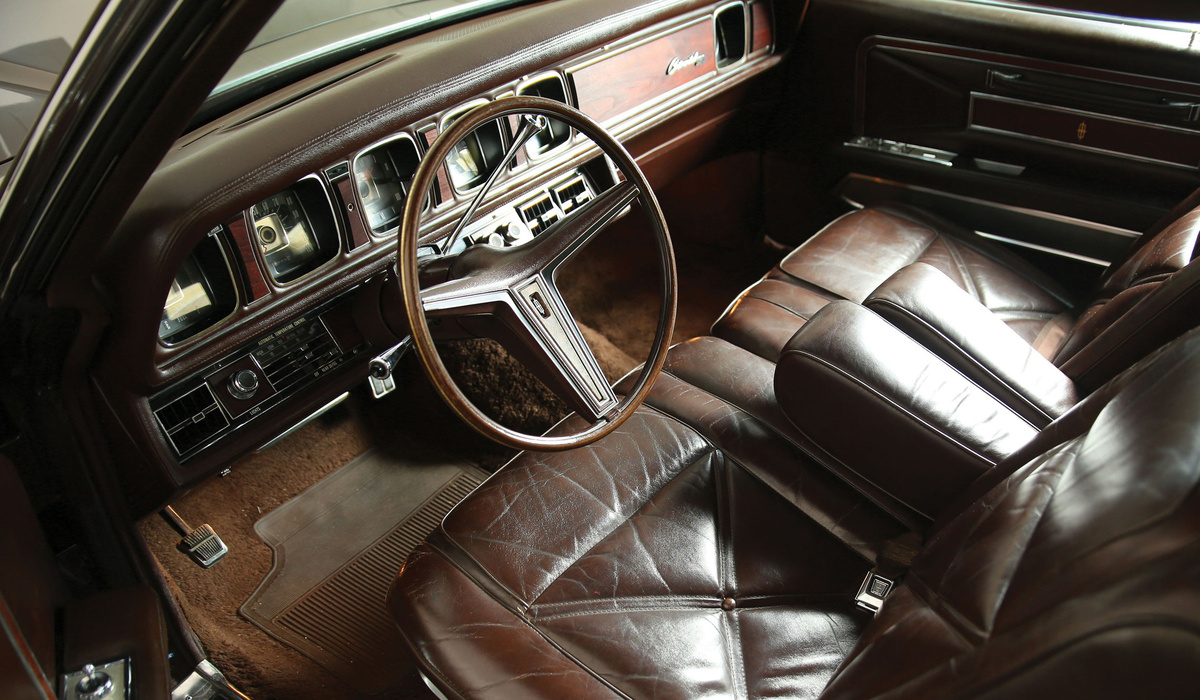 Lincoln Continental Mark III, один из рекордсменов по размеру руля среди легковых моделей (1970–71), 508 мм.