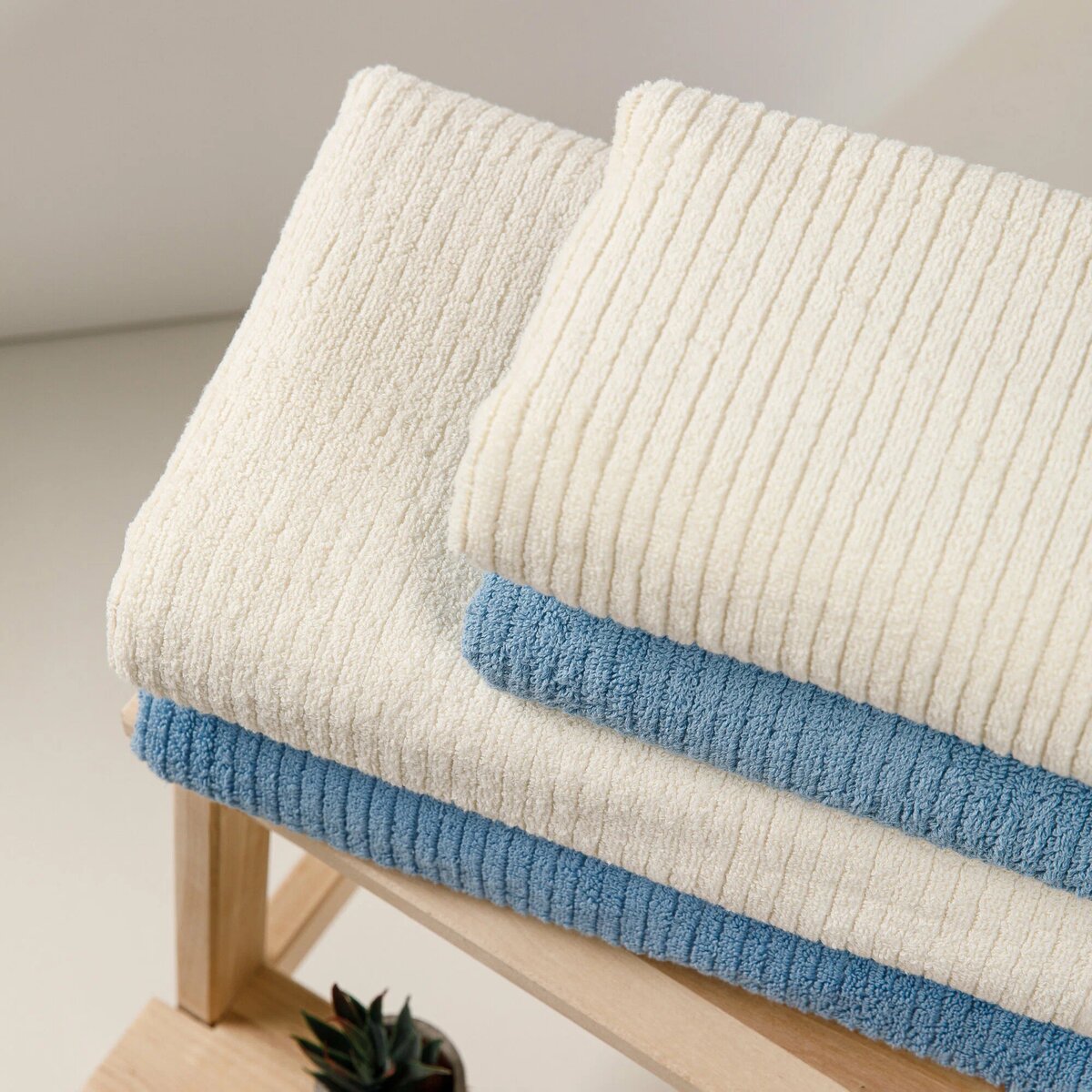 Набор махровых банных полотенец Ночь Нежна, 450 гр: 70х140см - 2 шт, 50х90см - 2шт - 1225 р. - Яндекс Маркет