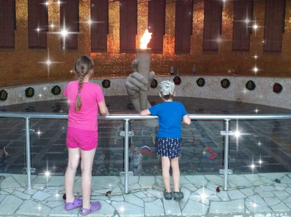 Младшие дети в Зале Воинской Славы