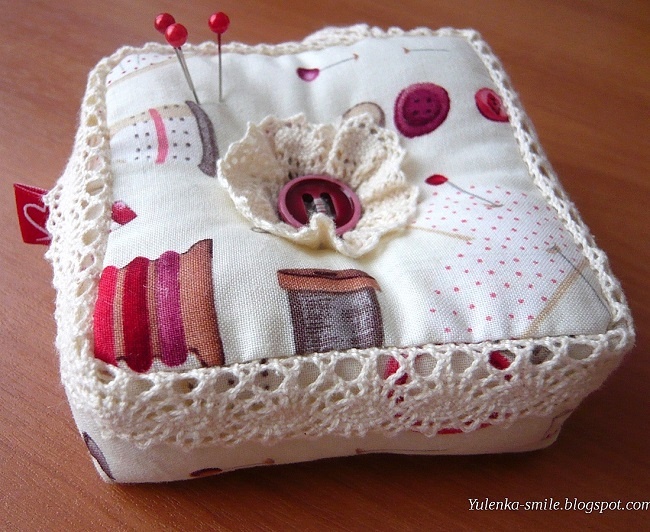    Самодельная подушечка для иголок   
Источник: «Буковки про тряпочки»