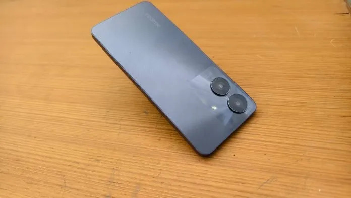 Тест смартфона Realme Note 60 при падении