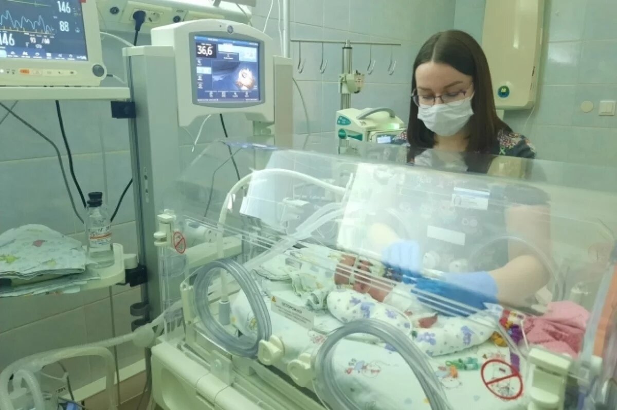    Акцию проводят в поддержку недоношенных детей.
