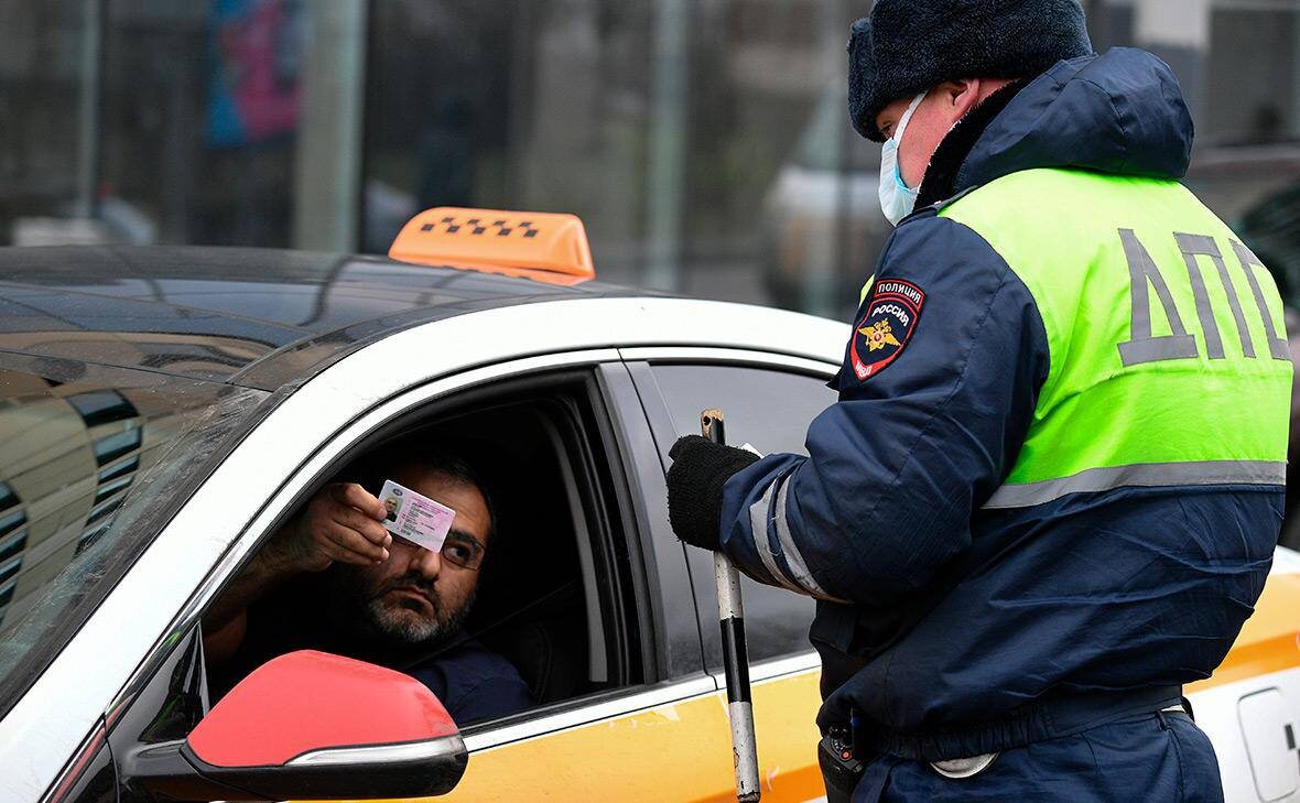 На данный момент пассажирские перевозки запрещены для мигрантов в 19 регионах России