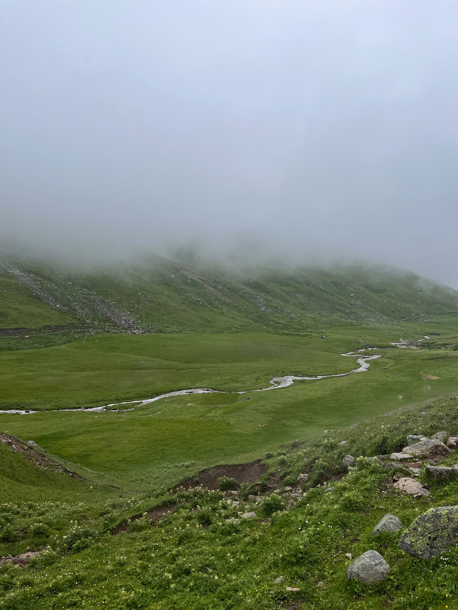 Долина реки Чайнашки. Еще видно машину. Прошли буквально 15 минут. 