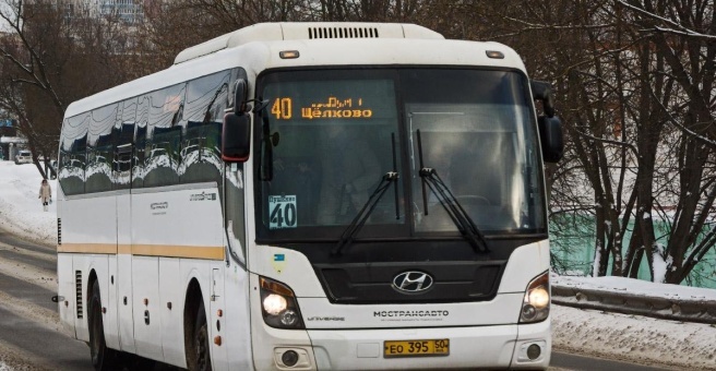 Hyundai. Этот автобус отличается от ГолАЗа большей стабильностью в работе, но немного менее комфортен, чем его собрат. Здесь представлен  автобус маршрута 40 Щелково - Пушкино (ст. Пушкино)