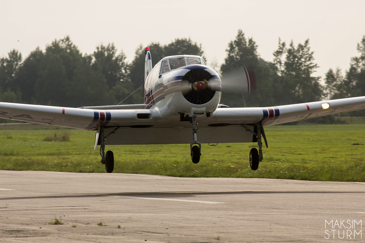 На фото Як-18Т с посадочным щитком и элеронами