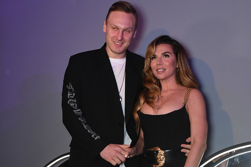    Баскетболист Янис Тимма и певица Анна Седокова Михаил ФРОЛОВ