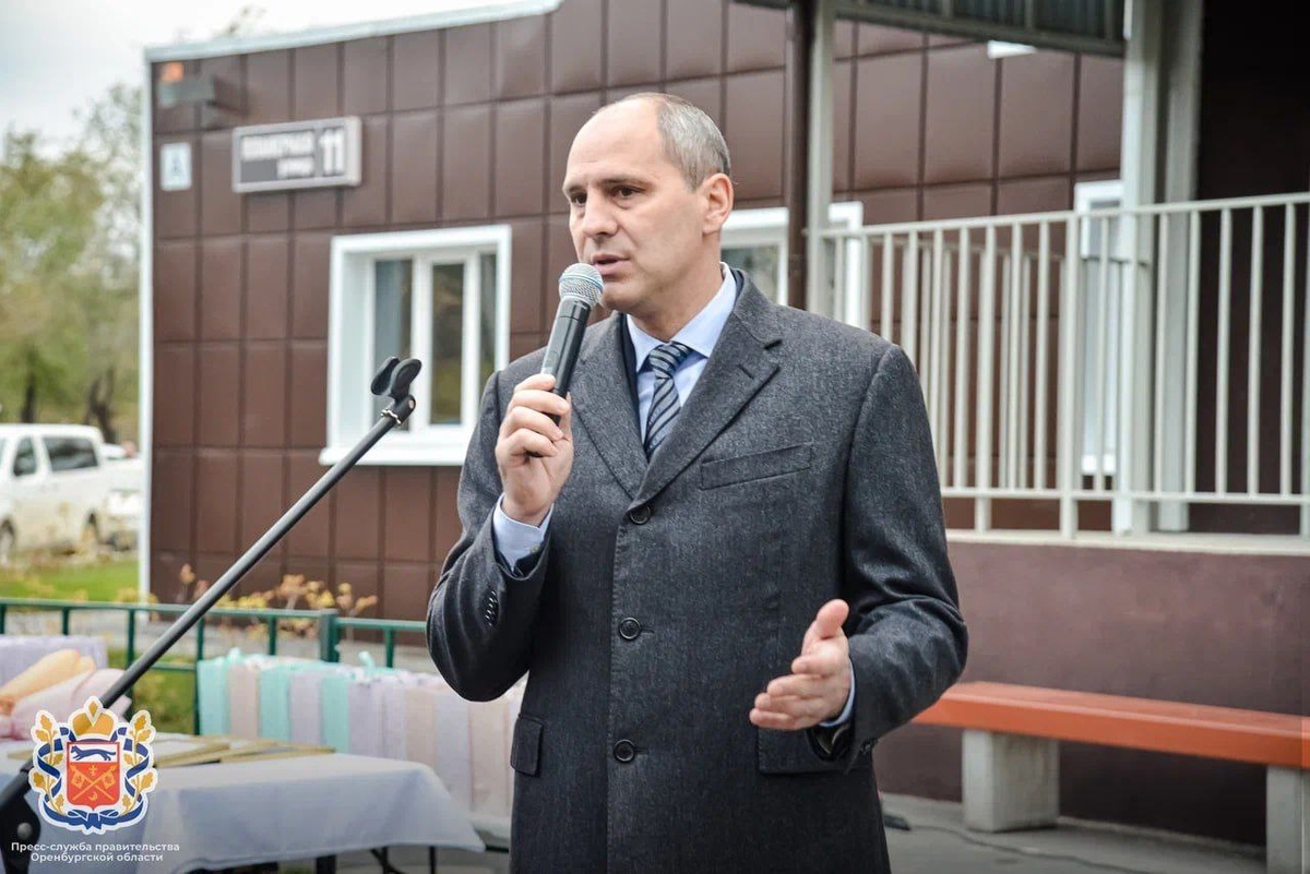    Денис Паслер вручил ключи от квартир жителям дома № 11 по Планерной в Оренбурге Марина Шарт