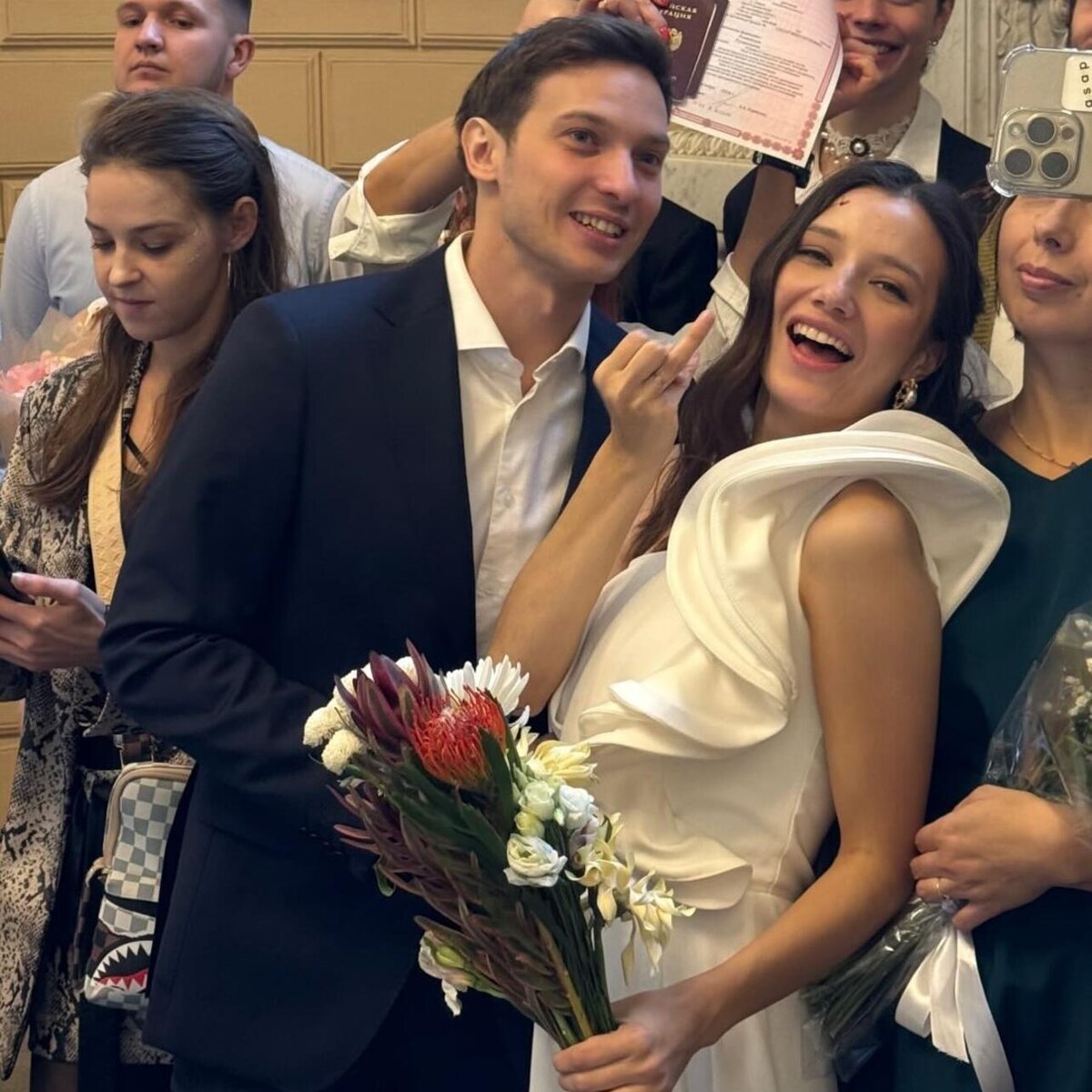    Стас Румянцев с женой Алиной Социальные сети