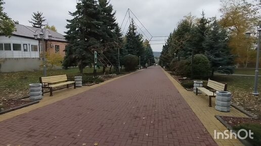 Прогулка по центру села. В поисках белки 😊.