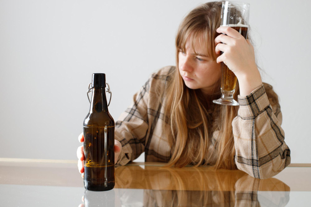 Злоупотребление спиртным (Источник изображения freepik.com)