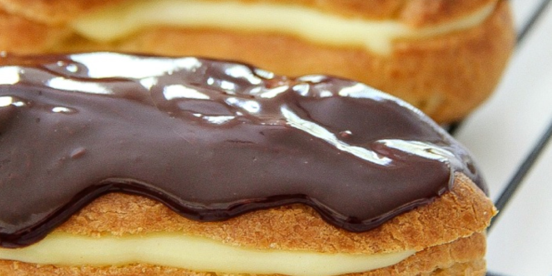 Классический эклер с заварным кремом