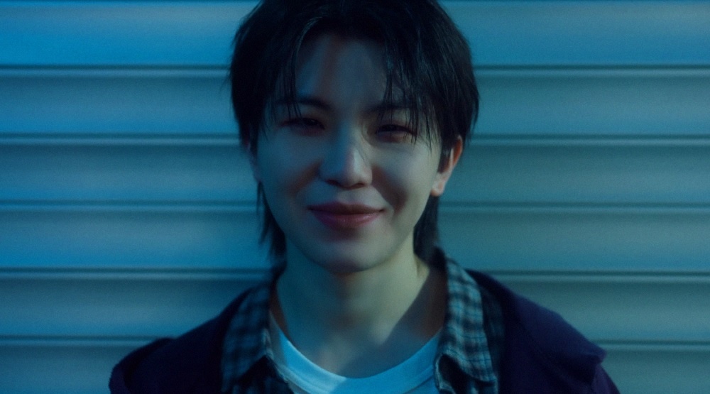     Кадр из клипа «Eyes on You»