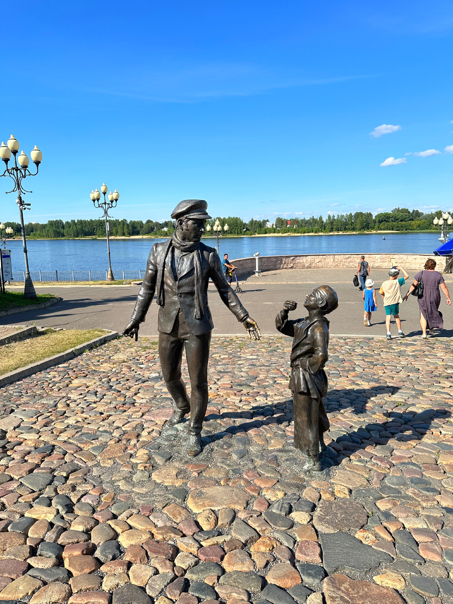 - Дядь, дай 10 копеек!