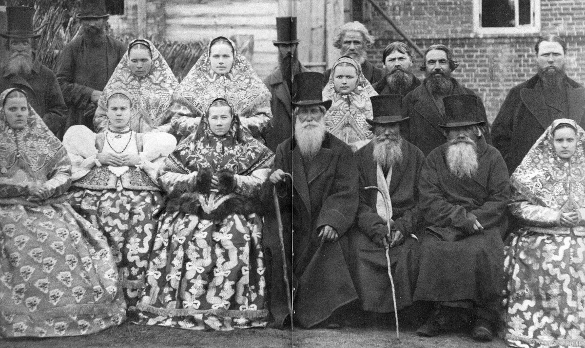 Крестьяне Нижегородской губ. в праздничных костюмах. Фотография. 1900-е гг