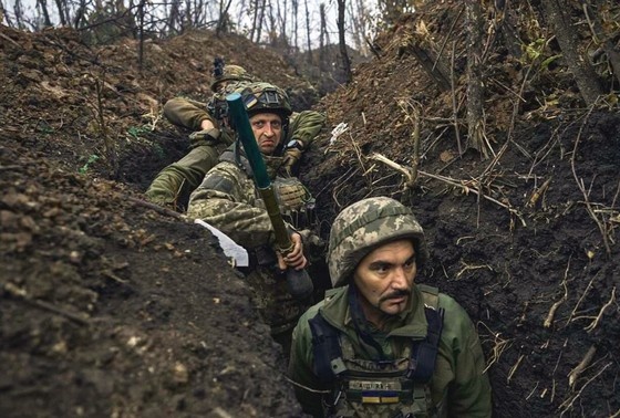    Военнослужащие Вооруженных сил Украины в зоне боевых действий