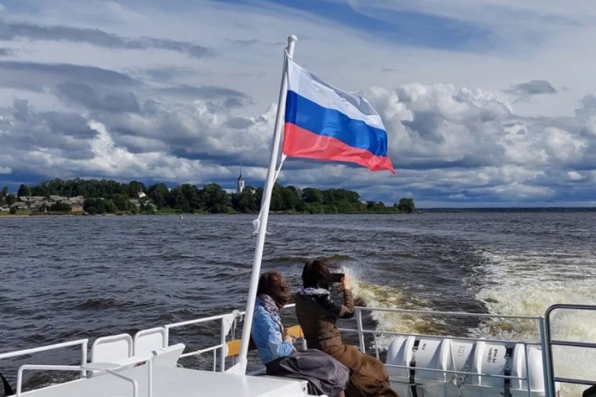    Навигацию пассажирских катеров по Псковскому озеру завершат в ноябре