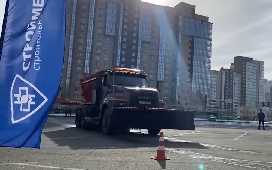 В Челябинске определили лучшего водителя дорожной техники
