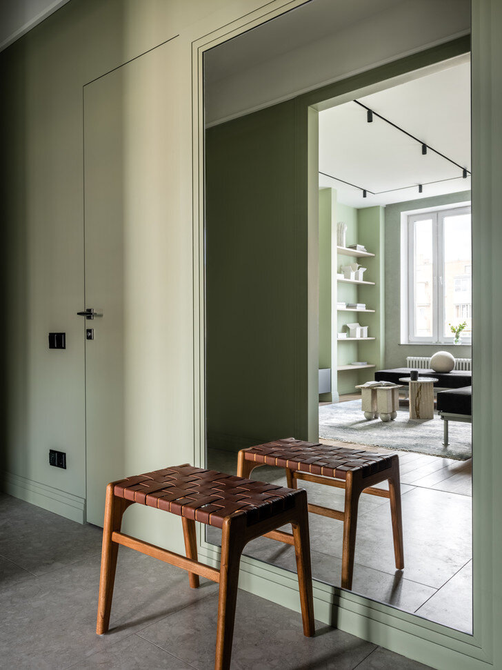 Дверь FONDO на скрытом коробе под покраску от DORIAN.RU в реализованном проекте студии ELKА interiors. Дизайнер Калинина Елена