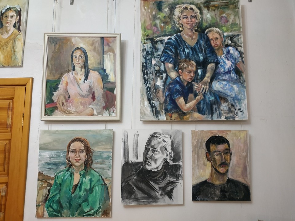    Работы к выставке писались на пленэре, за несколько часов. Лиля Голова