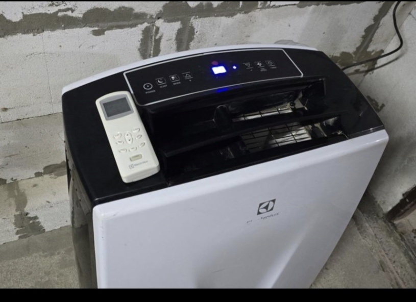 На фотографиях он кажется меньше . 