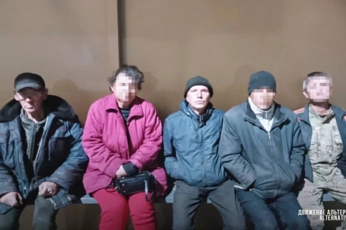    На фото пострадавшие, освобожденные от рабства.