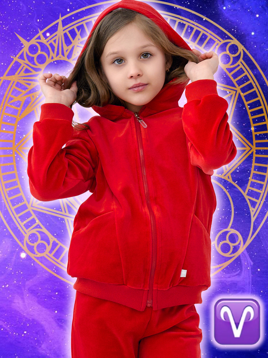 красный велюровый костюм