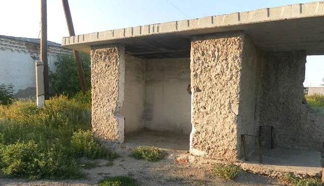 вот что осталось от остановки в Кипели....А, может, и этого уже нет...а, может и отстроили новую))