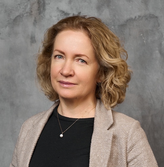 Казанцева Елена, психолог-консультант, бизнес-тренер, арт-терапевт.
30 лет индивидуального консультирования собственников бизнеса.
Основатель и руководитель Института АРТЕ, автор и ведущий корпоративных обучающих программ. К.т.н., автор статей о психологии управления, автор романа «Ветер перемен» о мире становления бизнеса в России