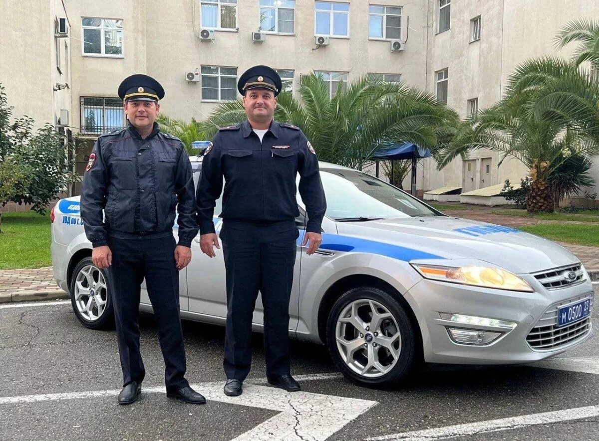    В Сочи полицейские помогли довезти до больницы теряющую сознание малышку