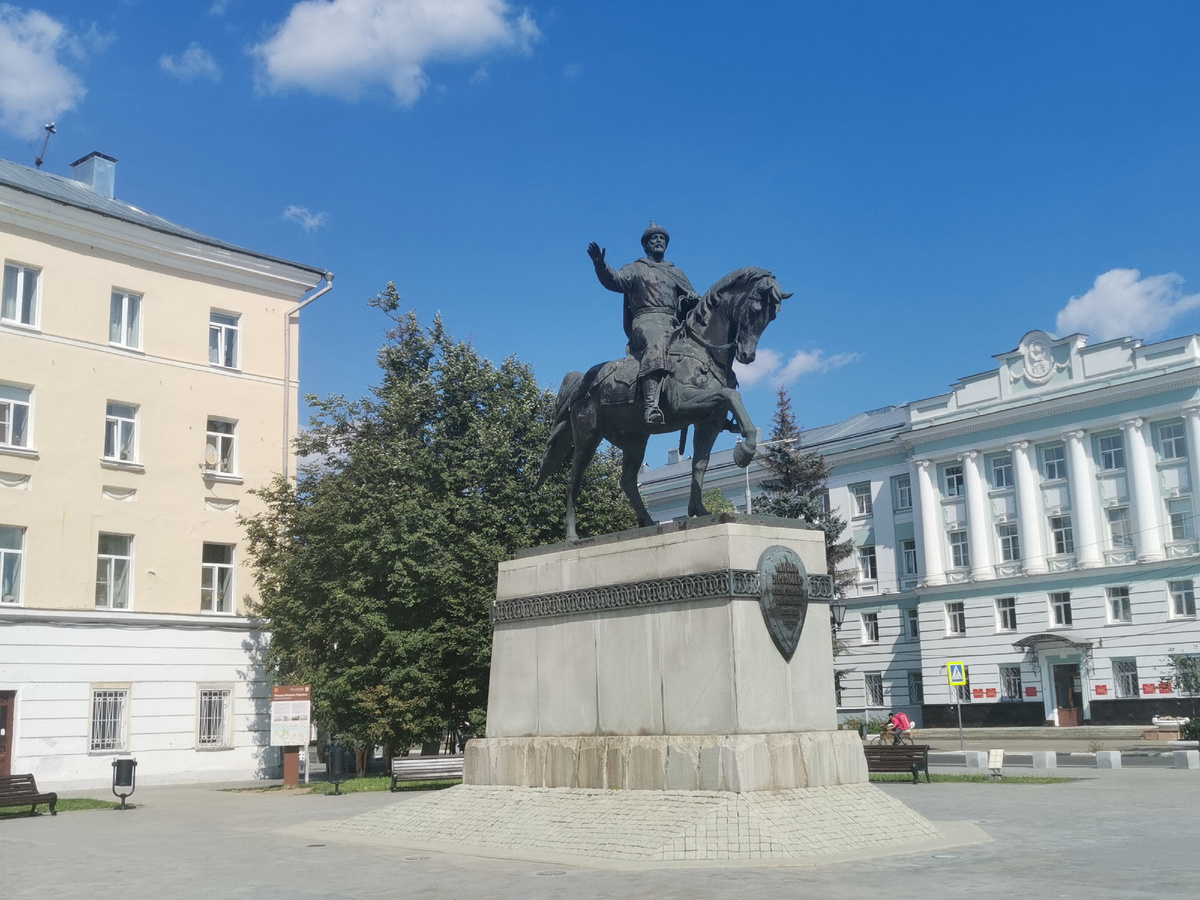 Памятник Михаилу Тверскому