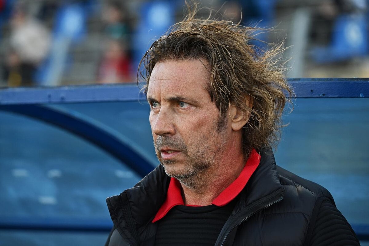    Пока Александр Мостовой тренировал команды только на матчах легенд и в Медиалиге. Григорий Сысоев / © РИА "Новости"