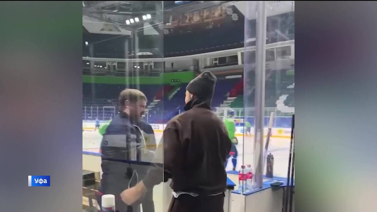    Хоккеист Глеб Кузьмин впервые пришел на тренировку "Салавата Юлаева" после выписки из больницы