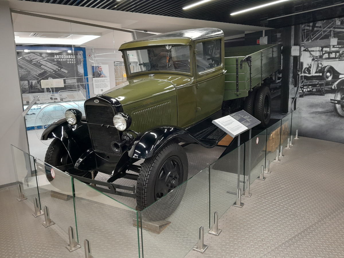 Экспонаты музея автозавода ГАЗ