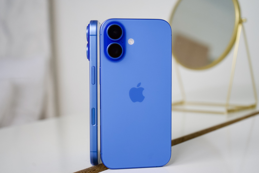    iPhone 16