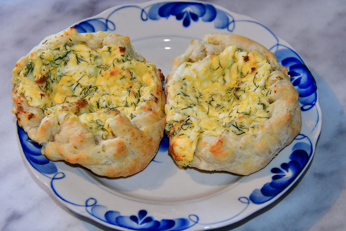 Булочка с фетаксой