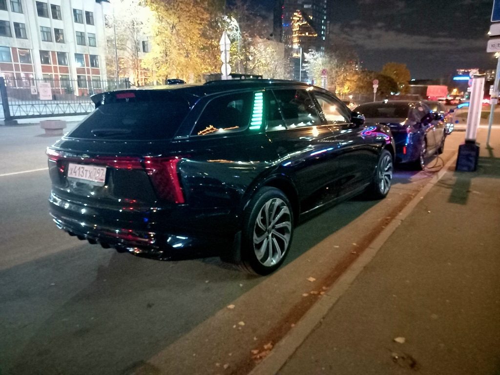 Hongqi E-HS9