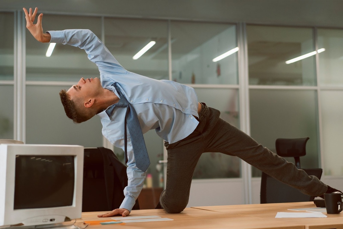 Источник изображения: <a href="https://ru.freepik.com/free-photo/people-doing-voguing-dance-moves-indoors_144641877.htm#fromView=search&page=1&position=27&uuid=e57e5ec6-89c0-4a23-ade3-91cec52f15a5">Изображение от freepik</a>